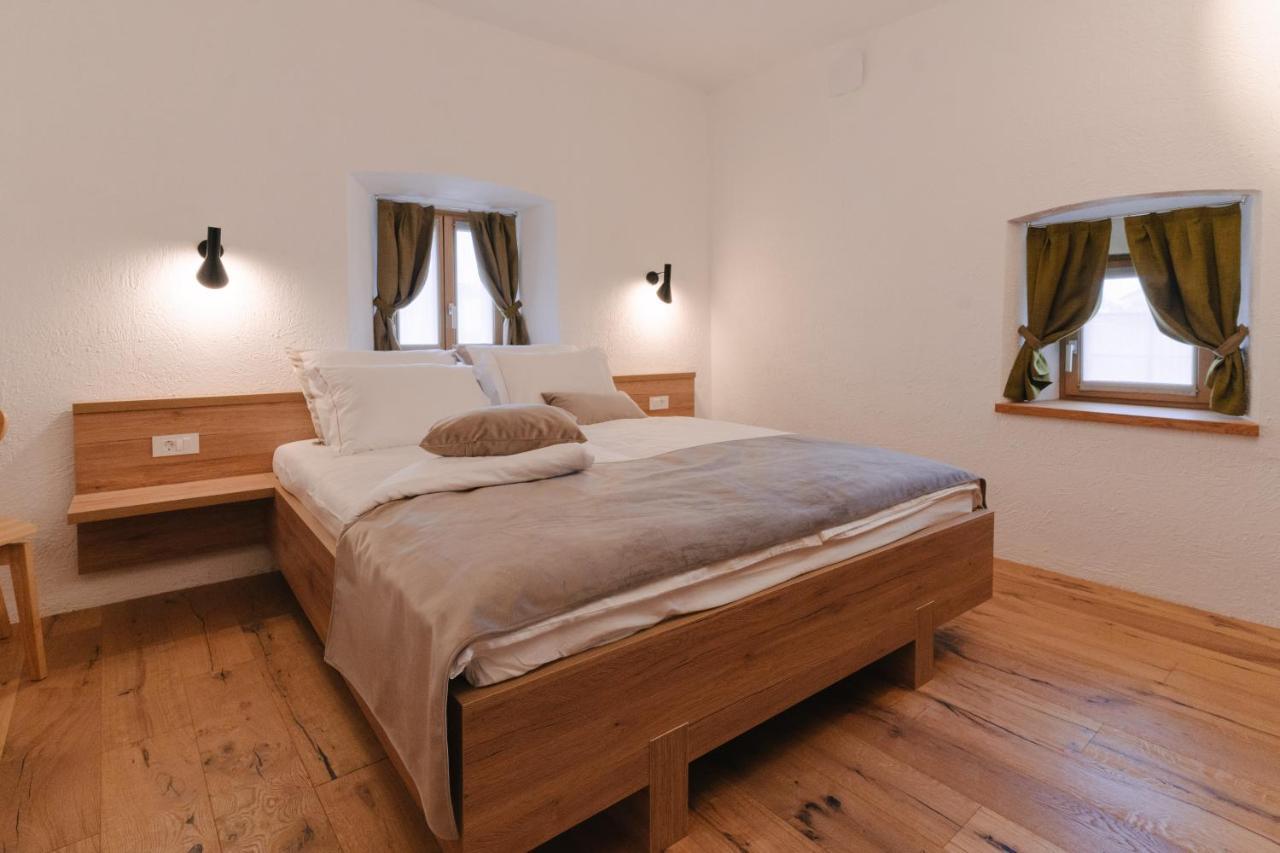 Pira Hotel ポストイナ エクステリア 写真