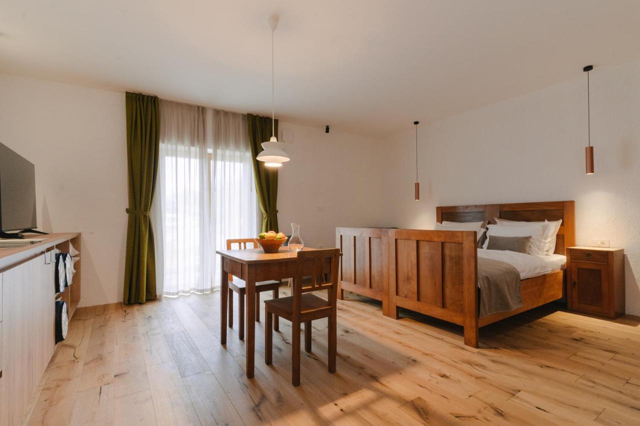 Pira Hotel ポストイナ エクステリア 写真