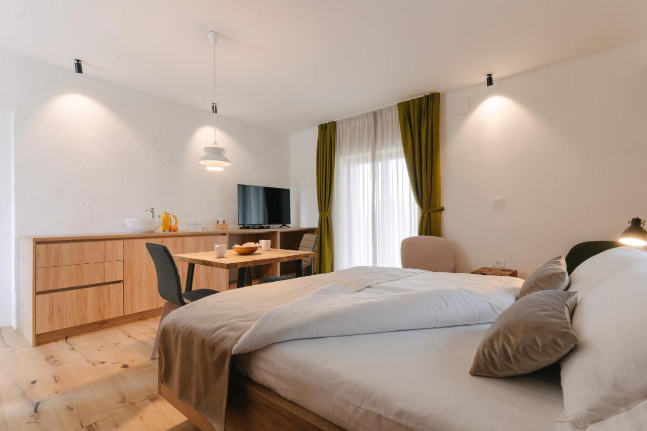Pira Hotel ポストイナ エクステリア 写真