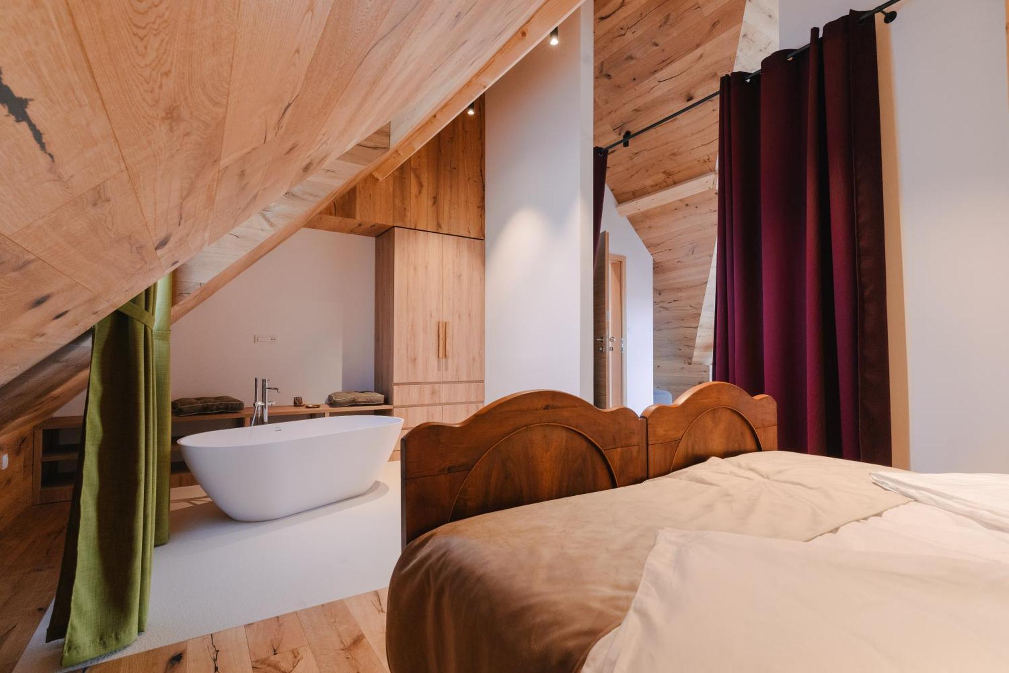 Pira Hotel ポストイナ エクステリア 写真